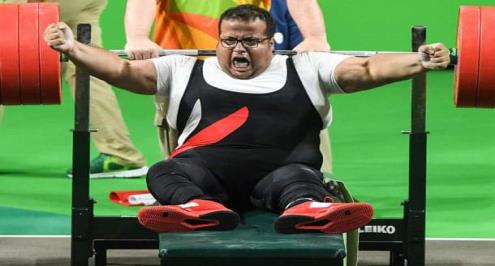 عمرو فاروق يحتل المركز السادس في رفع الأثقال بالبارالمبياد